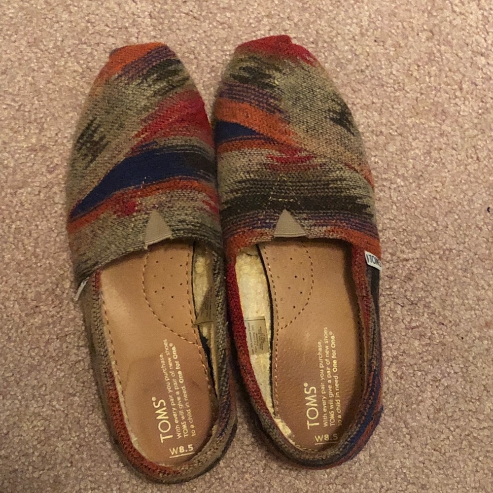 Multicolored toms